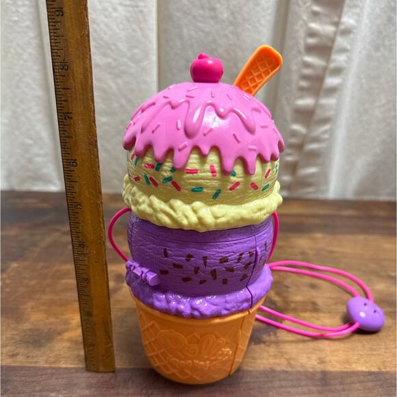 Polly Pocket 2-in-1 Ice Cream Spin 'n Surprise Compact Playground Travel Toy - Picture 4 of 10